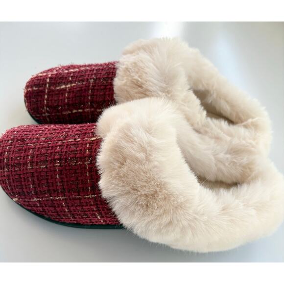 Isotoner Slippers Womens 8.5-9 Red Sparkle Plaid Faux Fur NEW Comfort Sole - Picture 4 of 9